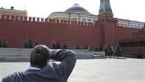Foreign Minister Karel Schwarzenberg ‘Kremlin watching’ in May 2011. As a result of his contacts with Russian civil rights groups and opposition politicians (and the Putin badge incident) it is unlikely he will receive an invitation beyond its walls from Foreign Minister Karel Schwarzenberg ‘Kremlin watching’ in May 2011. As a result of his contacts with Russian civil rights groups and opposition politicians (and the Putin badge incident) it is unlikely he will receive an invitation beyond its walls from