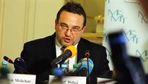 Ministr Josef Dobeš dnes přednesl jedno ze svých zatím nejtěžších rozhodnutí. Ministr Josef Dobeš dnes přednesl jedno ze svých zatím nejtěžších rozhodnutí.