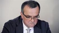 Ministerstvo financí vedené Miroslavem Kalouskem oponuje, že k žádnému outcoucingu veřejné správy nedochází. Ministerstvo financí vedené Miroslavem Kalouskem oponuje, že k žádnému outcoucingu veřejné správy nedochází.