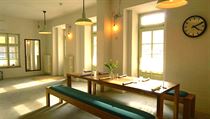 Velmi originální je i design podniku, i když sofistikovaná strohost nemusí sedět každému. Velmi originální je i design podniku, i když sofistikovaná strohost nemusí sedět každému.