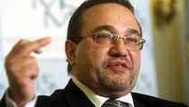 Sbohem, jakoby vzkazoval ministr školství Josef Dobeš českému školství, které vedl takřka dva roky a čelil nevídané míře kritiky ze všech stran. Sbohem, jakoby vzkazoval ministr školství Josef Dobeš českému školství, které vedl takřka dva roky a čelil nevídané míře kritiky ze všech stran.