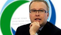 Ministr životního prostředí Tomáš Chalupa dosud nedostál slibu z loňského dubna, že na post šéfa SFŽP se uskuteční do tří měsíců výběrové řízení. Ministr životního prostředí Tomáš Chalupa dosud nedostál slibu z loňského dubna, že na post šéfa SFŽP se uskuteční do tří měsíců výběrové řízení.