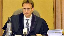 Soudce Obvodního soudu v Praze 5 Jan Šott formuloval v odůvodnění rozsudku nad Vítem Bártou a Jaroslavem Škárkou velmi silnou politickou myšlenku. Soudce Obvodního soudu v Praze 5 Jan Šott formuloval v odůvodnění rozsudku nad Vítem Bártou a Jaroslavem Škárkou velmi silnou politickou myšlenku.