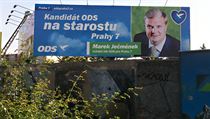 Lidem v čele se starostou Markem Ječménkem se ani na druhý pokus nepodařilo vybrat nový objekt pro úředníky sedmé městské části. Lidem v čele se starostou Markem Ječménkem se ani na druhý pokus nepodařilo vybrat nový objekt pro úředníky sedmé městské části.