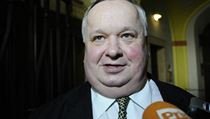 Ředitel Jiří Lang novinářům 24. dubna po jednání komise řekl, že mohou věřit, že existují indicie o tom, že odposlechy mohly uniknout i odněkud jinud než z BIS. Ředitel Jiří Lang novinářům 24. dubna po jednání komise řekl, že mohou věřit, že existují indicie o tom, že odposlechy mohly uniknout i odněkud jinud než z BIS.