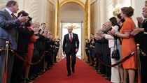 Poddaní vítají svého cara aneb Slavnostní prezidentská inaugurace Vladimira Putina. Poddaní vítají svého cara aneb Slavnostní prezidentská inaugurace Vladimira Putina.