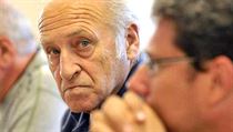 Odejde ještě před začátkem kácení? Každopádně Jan Stráský vyklidí kancelář ve Vimperku nejpozději do konce srpna. Odejde ještě před začátkem kácení? Každopádně Jan Stráský vyklidí kancelář ve Vimperku nejpozději do konce srpna.