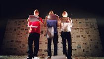 Z představení Politický kabaret aneb Seber si to hovno (premiéra 17. května 2012). Z představení Politický kabaret aneb Seber si to hovno (premiéra 17. května 2012).