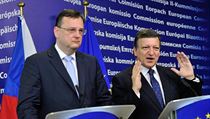Czech PM Petr Nečas (left) and EU Commission president Barroso spell out the seriousness of the EU funding issue Czech PM Petr Nečas (left) and EU Commission president Barroso spell out the seriousness of the EU funding issue
