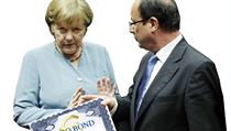 Idea eurobondů se německé kancléřce Angele Merkelové po právu nelíbí. Francouzský prezident François Hollande je jiného názoru. Idea eurobondů se německé kancléřce Angele Merkelové po právu nelíbí. Francouzský prezident François Hollande je jiného názoru.