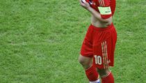 Andrej Aršavin po zápase s Řeckem litoval prohry. Chyběla nám kuráž, vysvětloval neúspěch na šampionátu hráč, jehož později ruští fanoušci málem inzultovali v hotelu. Andrej Aršavin po zápase s Řeckem litoval prohry. Chyběla nám kuráž, vysvětloval neúspěch na šampionátu hráč, jehož později ruští fanoušci málem inzultovali v hotelu.