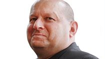 Odpovědnost před zákonem podle Jaroslava Štefce (na snímku) padá na bývalou ministryni Vlastu Parkanovou a ředitele sekce vyzbrojování Jiřího Staňka. Bez viny nejsou ani tehdejší náměstci Martin Barták, Jaroslav Kopřiva a Jan Fulík. Odpovědnost před zákonem podle Jaroslava Štefce (na snímku) padá na bývalou ministryni Vlastu Parkanovou a ředitele sekce vyzbrojování Jiřího Staňka. Bez viny nejsou ani tehdejší náměstci Martin Barták, Jaroslav Kopřiva a Jan Fulík.