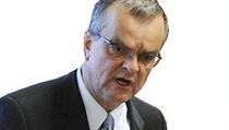 Ministr financí Miroslav Kalousek v pořadu ČT Otázky Václava Moravce v neděli 24. června vytvořil umnou myšlenkovou konstrukci. Ta však má zajímavé a pro něho možná i nečekané konsekvence. Ministr financí Miroslav Kalousek v pořadu ČT Otázky Václava Moravce v neděli 24. června vytvořil umnou myšlenkovou konstrukci. Ta však má zajímavé a pro něho možná i nečekané konsekvence.