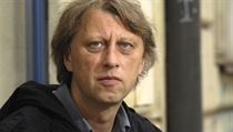 Dle spisovatele Jáchyma Topola všichni vězíme v politice, ať chceme, či nechceme, a tudíž to, že dostihla právě jeho, není až natolik unikátní. Dle spisovatele Jáchyma Topola všichni vězíme v politice, ať chceme, či nechceme, a tudíž to, že dostihla právě jeho, není až natolik unikátní.