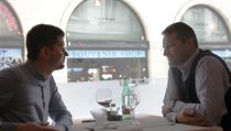 Středa 18. července 2012, kolem čtrnácté hodiny, pražská restaurace Kogo. Vlevo Jan Novák, vpravo Vlastimil Rampula. Středa 18. července 2012, kolem čtrnácté hodiny, pražská restaurace Kogo. Vlevo Jan Novák, vpravo Vlastimil Rampula.