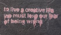 To live a creative life, we must lose our fear of being wrong. (Máme-li žít kreativní život, musíme se zbavit strachu z omylů.) To live a creative life, we must lose our fear of being wrong. (Máme-li žít kreativní život, musíme se zbavit strachu z omylů.)