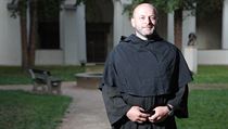 „Římskokatolická církev není otevřená tak, jak by měla být. Má obavu, že bude zneužita,“ říká populární pražský kněz Juan Provecho z augustiniánského řádu. „Římskokatolická církev není otevřená tak, jak by měla být. Má obavu, že bude zneužita,“ říká populární pražský kněz Juan Provecho z augustiniánského řádu.