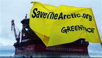 Aktivisté Greenpeace se pokusili obsadit ropnou plošinu Prirazlomnaja a přerušit její činnost. Aktivisté Greenpeace se pokusili obsadit ropnou plošinu Prirazlomnaja a přerušit její činnost.