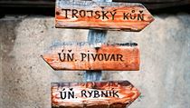 Únětice nabízejí různé atrakce. Rybník je krásný a v pivovaru se vaří skvělé pivo i jídlo. Únětice nabízejí různé atrakce. Rybník je krásný a v pivovaru se vaří skvělé pivo i jídlo.