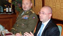 Exministr obrany Martin Barták je s Ondrejem Páleníkem (vlevo) letitý kamarád. Oslovuje ho důvěrně „Hombre“. Exministr obrany Martin Barták je s Ondrejem Páleníkem (vlevo) letitý kamarád. Oslovuje ho důvěrně „Hombre“.