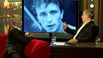 Po prezidentském kandidátovi Janu Fischerovi zamířil v pátek do diskuzní show moderátora Jana Krause i další z možných hráčů o Hrad: profesor Vladimír Franz. Uprostřed v mládí a bez tetování. Po prezidentském kandidátovi Janu Fischerovi zamířil v pátek do diskuzní show moderátora Jana Krause i další z možných hráčů o Hrad: profesor Vladimír Franz. Uprostřed v mládí a bez tetování.