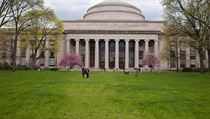Několik let dominoval žebříčku QS Harvard, v roce 2010 ho přeskočila univerzita v Cambridge a letos se na špici probojoval americký Massachusetts Institute of Technology. Několik let dominoval žebříčku QS Harvard, v roce 2010 ho přeskočila univerzita v Cambridge a letos se na špici probojoval americký Massachusetts Institute of Technology.