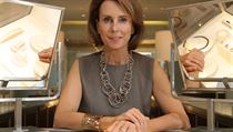 „Z devadesáti procent u nás ale stále ještě nakupují muži pro ženy anebo samotné ženy,“ říká šéfka Tiffany & Co. pro Německo a Rakousko. „Z devadesáti procent u nás ale stále ještě nakupují muži pro ženy anebo samotné ženy,“ říká šéfka Tiffany & Co. pro Německo a Rakousko.