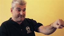 Naše heslo je: Zahoďte ideologické brejle, o tom to teď není. Nejdříve musí fungovat demokracie a právní stát, pak až se hádejme, jestli jít více doprava či doleva, domnívá se Jaroslav Kuchař z iniciativy Vyměňte politiky. Naše heslo je: Zahoďte ideologické brejle, o tom to teď není. Nejdříve musí fungovat demokracie a právní stát, pak až se hádejme, jestli jít více doprava či doleva, domnívá se Jaroslav Kuchař z iniciativy Vyměňte politiky.