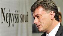 Ministr spravedlnosti Pavel Blažek (ODS) nemá v úmyslu kárnými žalobami na soudce plýtvat. Ministr spravedlnosti Pavel Blažek (ODS) nemá v úmyslu kárnými žalobami na soudce plýtvat.