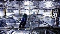 Bez evropských investic do vědy by nemohly vzniknout například experimenty typu ATLAS, jež probíhají v ženevském centru jaderného výzkumu CERN a posouvají dál nejen vědu, ale i průmysl. Bez evropských investic do vědy by nemohly vzniknout například experimenty typu ATLAS, jež probíhají v ženevském centru jaderného výzkumu CERN a posouvají dál nejen vědu, ale i průmysl.