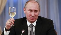 Vladimir Putin možná 25. října připíjel na slávu Ruska a zejména jeho hospodářství, které nutně potřebuje zásadní změny, jak mu potvrdili experti z Valdajského klubu. Vladimir Putin možná 25. října připíjel na slávu Ruska a zejména jeho hospodářství, které nutně potřebuje zásadní změny, jak mu potvrdili experti z Valdajského klubu.