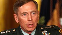 Generál David Petraeus byl ve funkci ředitele CIA od září 2011 do listopadu 2012. Generál David Petraeus byl ve funkci ředitele CIA od září 2011 do listopadu 2012.