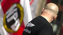 Kdyby se neonacistickou NPD ani napodruhé nepovedlo zakázat, znamenalo by to pro stranu, jež momentálně prochází hlubokou krizí, významnou vzpruhu. Kdyby se neonacistickou NPD ani napodruhé nepovedlo zakázat, znamenalo by to pro stranu, jež momentálně prochází hlubokou krizí, významnou vzpruhu.