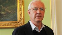 Třiašedesátiletý Jiří Drahoš řídí prestižní instituci od roku 2009. Mandát má do roku 2017. Třiašedesátiletý Jiří Drahoš řídí prestižní instituci od roku 2009. Mandát má do roku 2017.