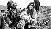 Masakr ve městě Chodžaly se odehrál 25. až 26. února 1992 během ázerbájdžánsko-arménské války o Náhorní Karabach. Uvádí se, že jej provedly arménské ozbrojené jednotky společně s ruskými a zahynulo při něm 613 Ázerů včetně žen a dětí. Masakr ve městě Chodžaly se odehrál 25. až 26. února 1992 během ázerbájdžánsko-arménské války o Náhorní Karabach. Uvádí se, že jej provedly arménské ozbrojené jednotky společně s ruskými a zahynulo při něm 613 Ázerů včetně žen a dětí.