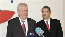 Miloš Zeman s novým předsedou „své“ strany Zdeňkem Štenglem. Miloš Zeman s novým předsedou „své“ strany Zdeňkem Štenglem.
