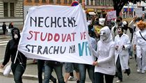 Protestního průvodu centrem Brna se účastnilo k areálu VFU dle odhadů asi 80 až 100 lidí. Protestního průvodu centrem Brna se účastnilo k areálu VFU dle odhadů asi 80 až 100 lidí.