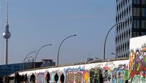 Developeři se téměř výhradně soustředí na výstavbu luxusních apartmánů, jako jsou v oblasti East Side Gallery, největšího souvislého kusu někdejší Berlínské zdi. Developeři se téměř výhradně soustředí na výstavbu luxusních apartmánů, jako jsou v oblasti East Side Gallery, největšího souvislého kusu někdejší Berlínské zdi.