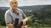 Křivoklátsko je spojeno s povodňovou Berounkou. Poté, co si ho Štefan Vaľo zvolil k svému experimentu, zdokumentoval si zdejší krajinu. Křivoklátsko je spojeno s povodňovou Berounkou. Poté, co si ho Štefan Vaľo zvolil k svému experimentu, zdokumentoval si zdejší krajinu.