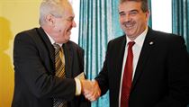 „Chcete znát můj tip? Řeknu vám to přesně, prozradím to: Miloš rozhodne moudře, státnicky. Pan prezident rozhodne ve prospěch občanů, bude to úplně nejlepší rozhodnutí,“ míní Štengl, který šéfuje SPOZ od letošního března. „Chcete znát můj tip? Řeknu vám to přesně, prozradím to: Miloš rozhodne moudře, státnicky. Pan prezident rozhodne ve prospěch občanů, bude to úplně nejlepší rozhodnutí,“ míní Štengl, který šéfuje SPOZ od letošního března.