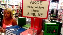V prodejnách Levných knih jsou k dispozici po 49 Kč exprezidentovy bilanční svazky. V prodejnách Levných knih jsou k dispozici po 49 Kč exprezidentovy bilanční svazky.