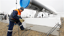 Stavba plynovodu South Stream slavnostně odstartovala 7. prosince 2012 v ruské... Stavba plynovodu South Stream slavnostně odstartovala 7. prosince 2012 v ruské...