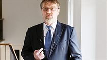 Stanislav Štech je profesorem pedagogické psychologie od roku 2007, ale již čtyři roky předtím se stal prorektorem UK. Je důstojníkem Řádu akademických palem Francouzské republiky. Stanislav Štech je profesorem pedagogické psychologie od roku 2007, ale již čtyři roky předtím se stal prorektorem UK. Je důstojníkem Řádu akademických palem Francouzské republiky.