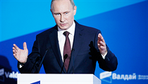 Vladimir Putin řeční 19. září na zasedání Valdajského klubu. Vladimir Putin řeční 19. září na zasedání Valdajského klubu.