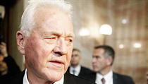 „Frank“ celostátní politiku brzy opustí. Nikdy prý neměl zájem o žádný úřad, chtěl jen uvést své hnutí do pohybu a přetvořit jej v dynamickou a finančně soběstačnou politickou sílu. „Frank“ celostátní politiku brzy opustí. Nikdy prý neměl zájem o žádný úřad, chtěl jen uvést své hnutí do pohybu a přetvořit jej v dynamickou a finančně soběstačnou politickou sílu.