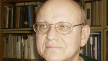 „Společnost je na tom přece jen lépe, než dává najevo v nějakém hodnocení politiků. Naštěstí totiž chápe, že život nesestává jenom z politiky. Naopak, život se dokonce děje úplně jinde,“ říká mimo jiné Miloš Rejchrt. „Společnost je na tom přece jen lépe, než dává najevo v nějakém hodnocení politiků. Naštěstí totiž chápe, že život nesestává jenom z politiky. Naopak, život se dokonce děje úplně jinde,“ říká mimo jiné Miloš Rejchrt.
