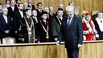 Prezident Miloš Zeman jmenoval profesory v Karolinu jedinkrát, letos v červnu. Prezident Miloš Zeman jmenoval profesory v Karolinu jedinkrát, letos v červnu.