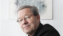 Profesor Pavel Hobza se věnuje kvantové chemii, působí v Ústavu organické chemie a biochemie Akademie věd ČR a učí na Univerzitě Palackého. Má přes 25 tisíc citací a h-index 83. Profesor Pavel Hobza se věnuje kvantové chemii, působí v Ústavu organické chemie a biochemie Akademie věd ČR a učí na Univerzitě Palackého. Má přes 25 tisíc citací a h-index 83.