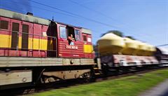 ČD Cargo patří mezi pět nějvětších železničních nákladních přepravců v EU. ČD Cargo patří mezi pět nějvětších železničních nákladních přepravců v EU.