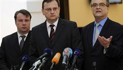 Doposud bylo vždy důležité, aby se na obsazení managementu České exportní banky domluvili ministři financí (Miroslav Kalousek, vpravo) a průmyslu (Martin Kocourek, vlevo). Nyní chce dle informací ČESKÉ POZICE do výběru hovořit i premiér Nečas. Doposud bylo vždy důležité, aby se na obsazení managementu České exportní banky domluvili ministři financí (Miroslav Kalousek, vpravo) a průmyslu (Martin Kocourek, vlevo). Nyní chce dle informací ČESKÉ POZICE do výběru hovořit i premiér Nečas.